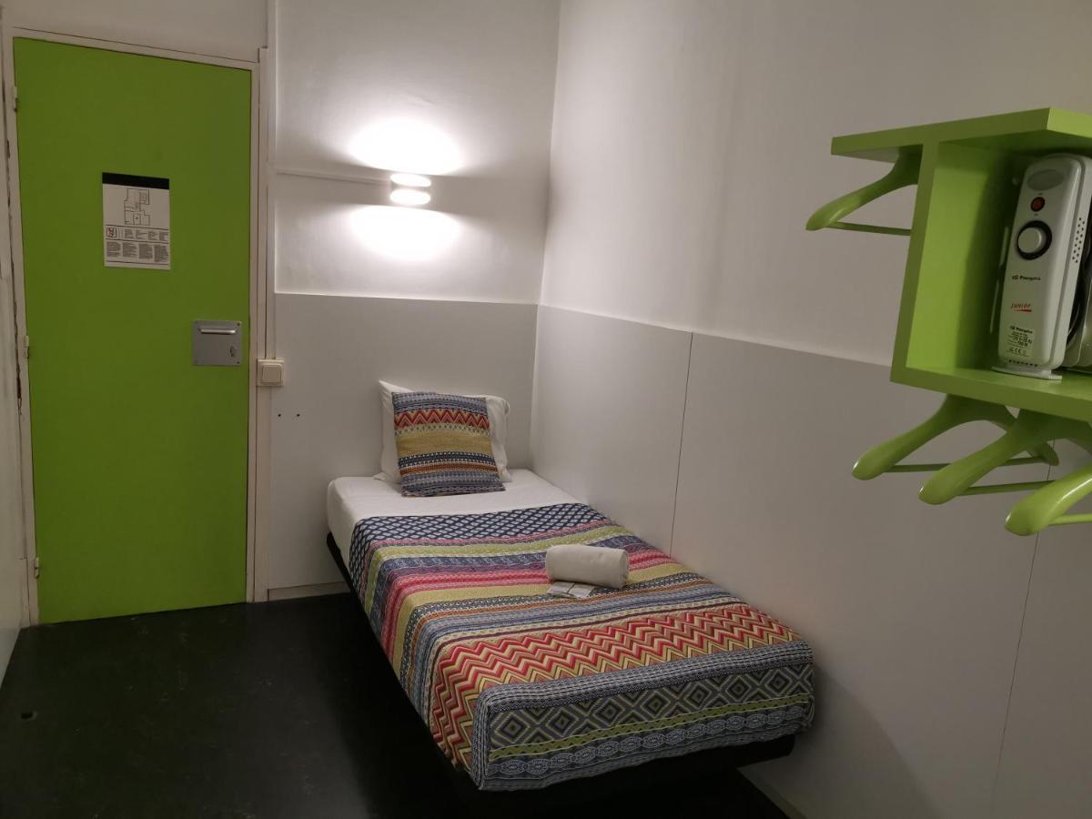 Youth Hostel - Central And Basic Universitat Barcelona Exteriér fotografie